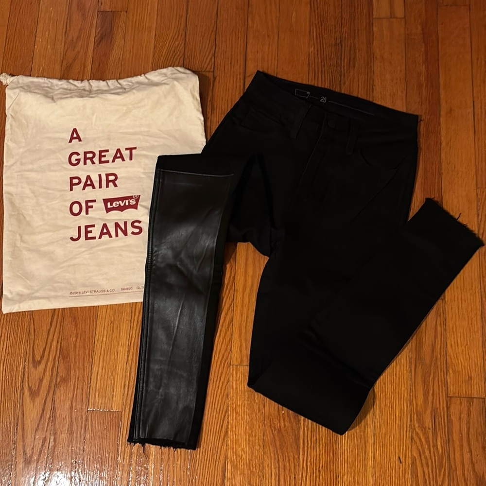 Levi’s stretch jeans with leather accent size 25 NEW